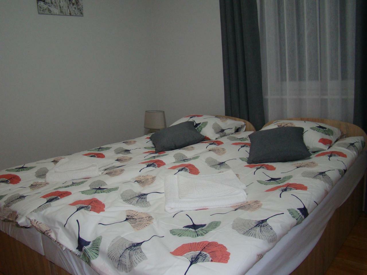 Apartamenty Orle 옐레니아구라 외부 사진