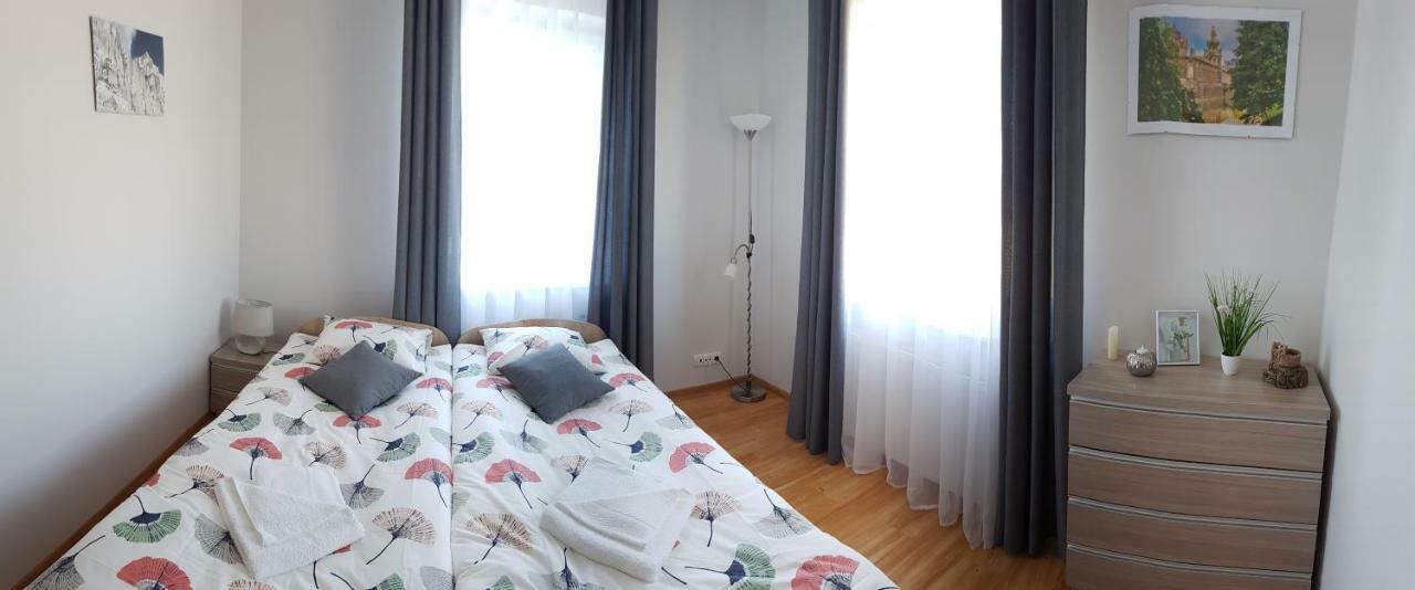 Apartamenty Orle 옐레니아구라 외부 사진